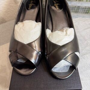 Cole Haan Women’s Air Elly Criss Cross slip in sandal. Anthracite Size 9.5B